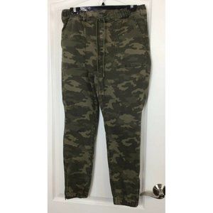 American Eagle Camouflage Jogger 12 Short (28 X 26)